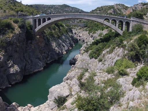 Le Pont du Diable, pont roman du XIᵉ siècle sur l’Hérault