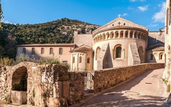 Saint-Guilhem-le-Désert, un des Plus Beaux Villages de France