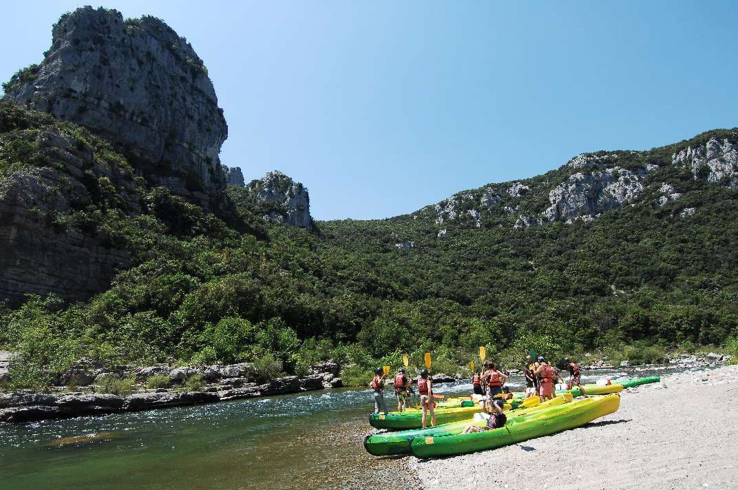 Descente de l’Hérault en canoë, au départ du village