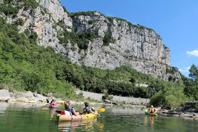 Descente de l’Hérault en canoë, au départ du village