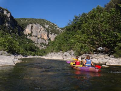 Descente de l’Hérault en canoë, au départ du village