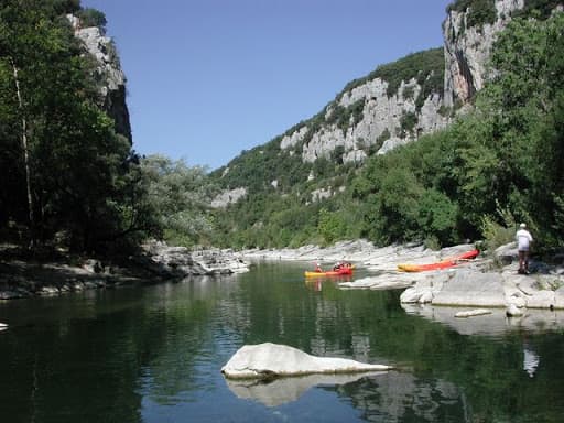 Descente de l’Hérault en canoë, au départ du village