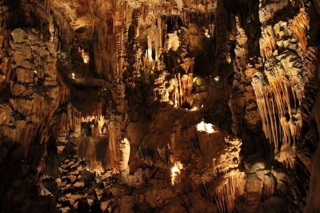 La Grotte des Demoiselles, à 500 m du domaine